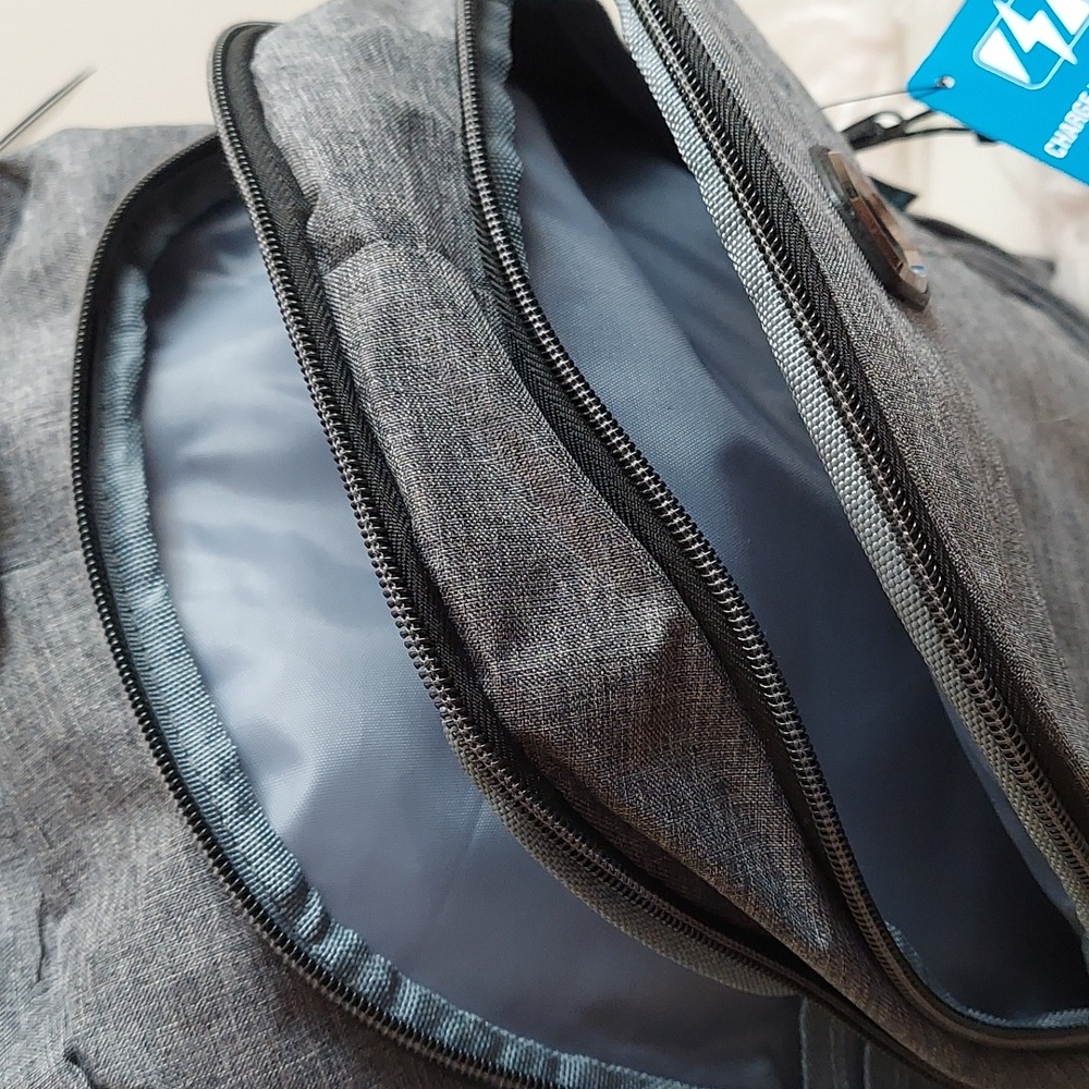 BLACK 19" BACKPACK 🎒 - Picture 5 of 8